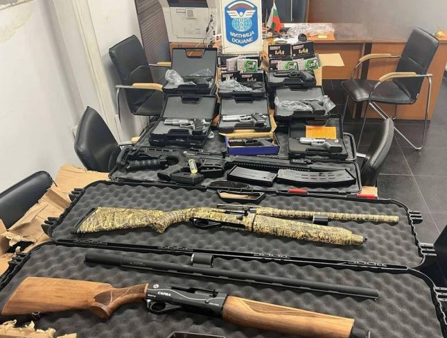 ГДБОП и митници задържаха радиоактивни материали, боеприпаси и оръжие.