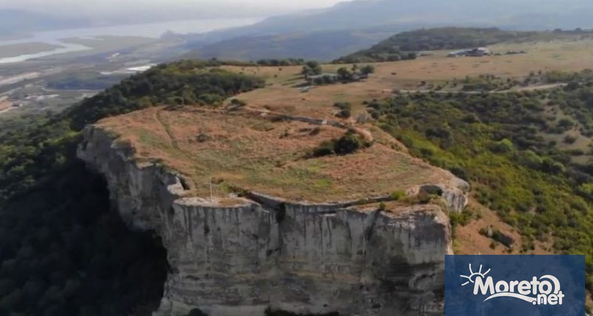 Археолозите откриха работилница за изработка на кости, амулети и други предмети в Петрич кале от Константинопол.