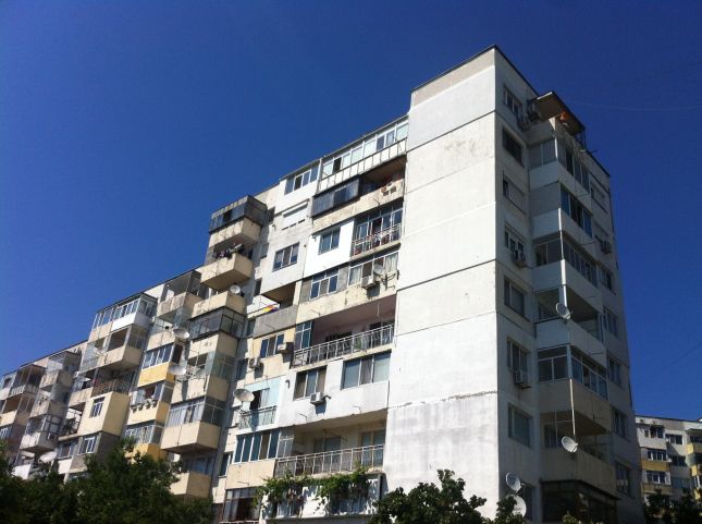 Омбудсманът отправя въпрос към служебния министър на енергетиката относно новата формула за сградната инсталация.